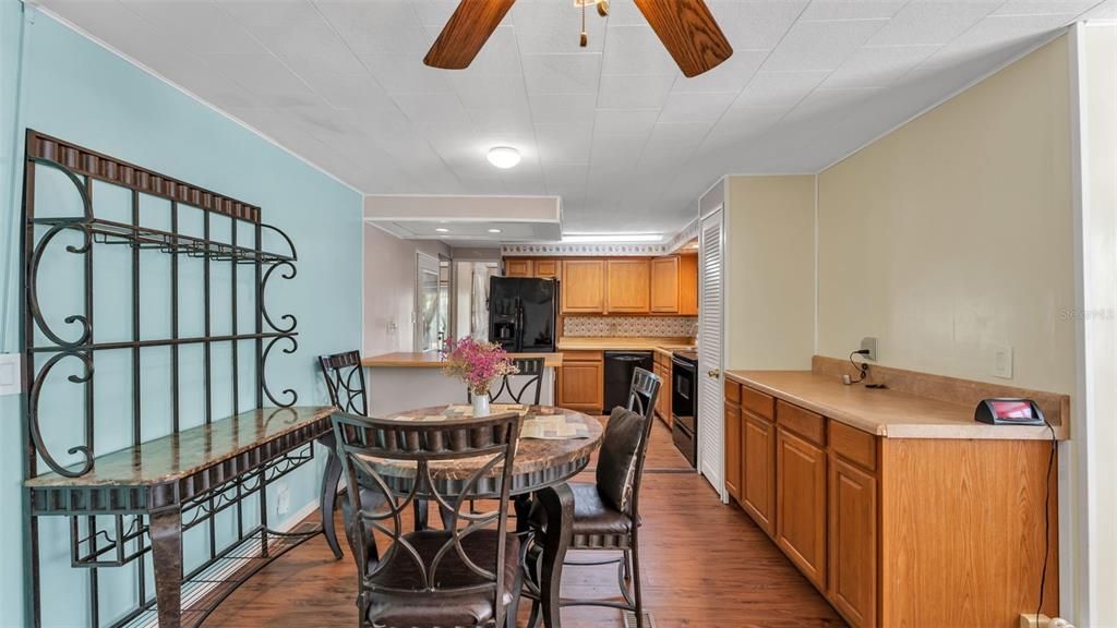 На продажу: $130,000 (2 спален, 1 ванн, 1178 Квадратных фут)