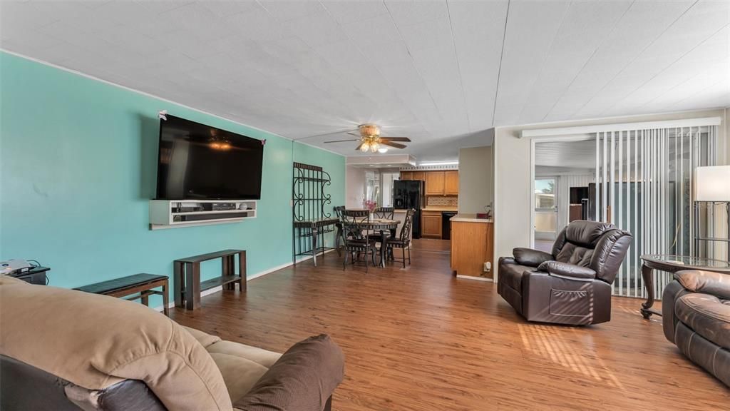 На продажу: $130,000 (2 спален, 1 ванн, 1178 Квадратных фут)