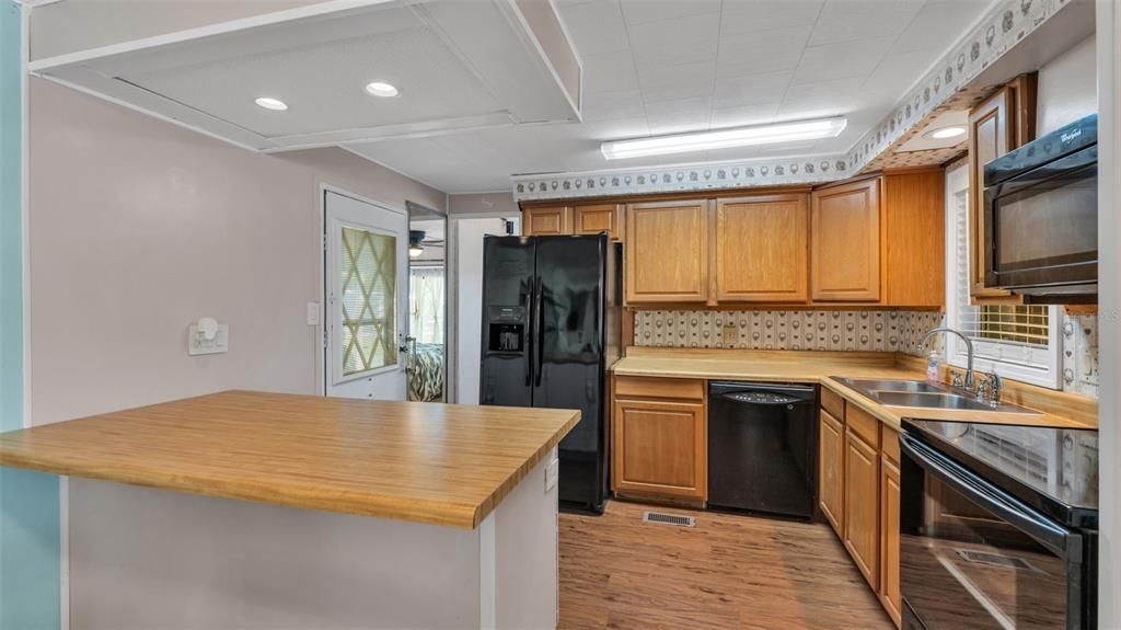 На продажу: $130,000 (2 спален, 1 ванн, 1178 Квадратных фут)