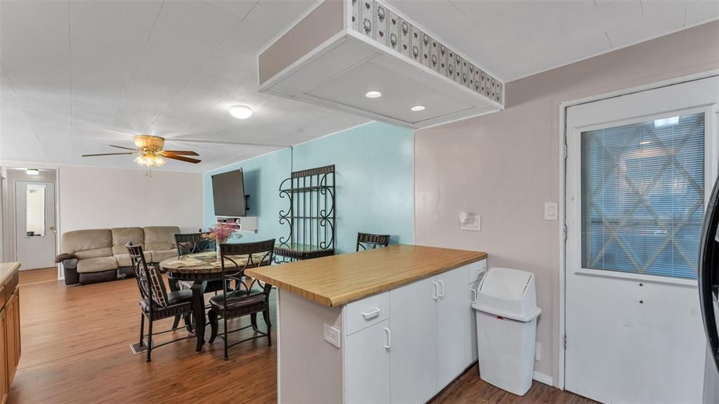 На продажу: $130,000 (2 спален, 1 ванн, 1178 Квадратных фут)