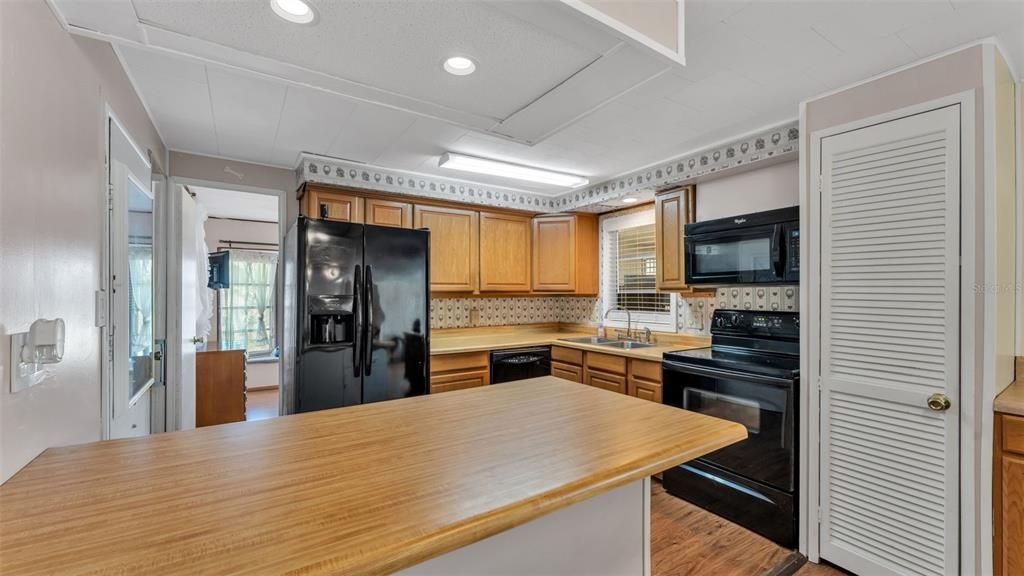 На продажу: $130,000 (2 спален, 1 ванн, 1178 Квадратных фут)