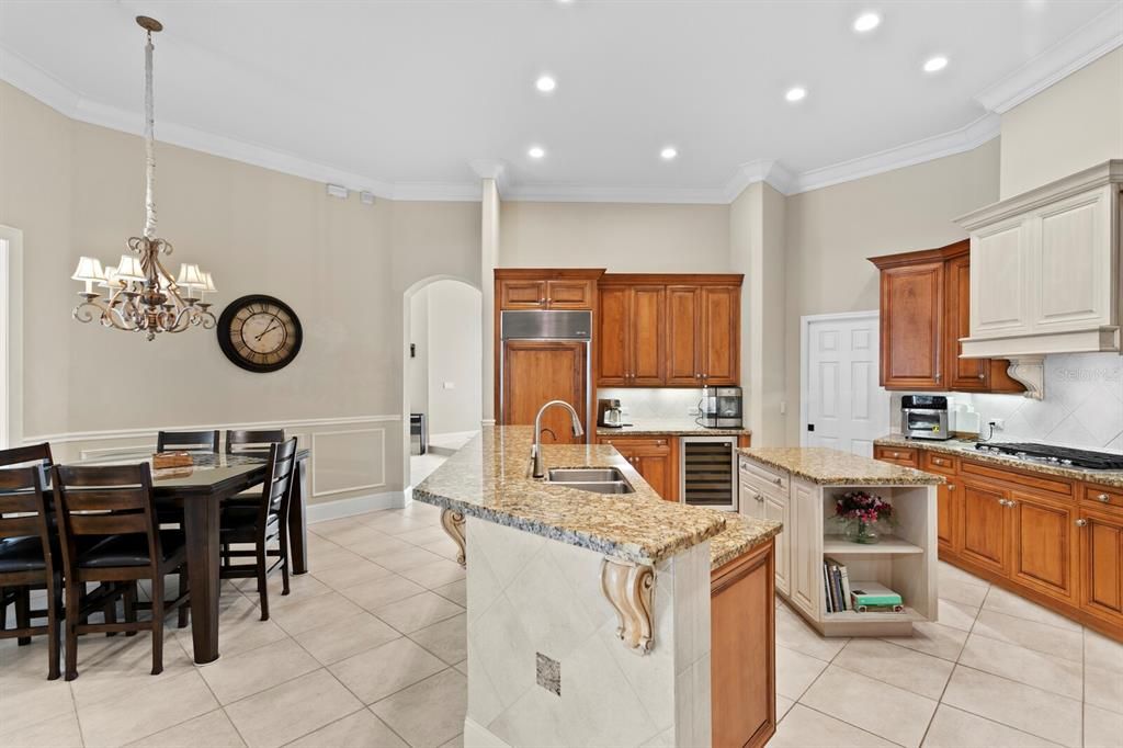 待售: $1,400,000 (5 贝兹, 5 浴室, 4618 平方英尺)