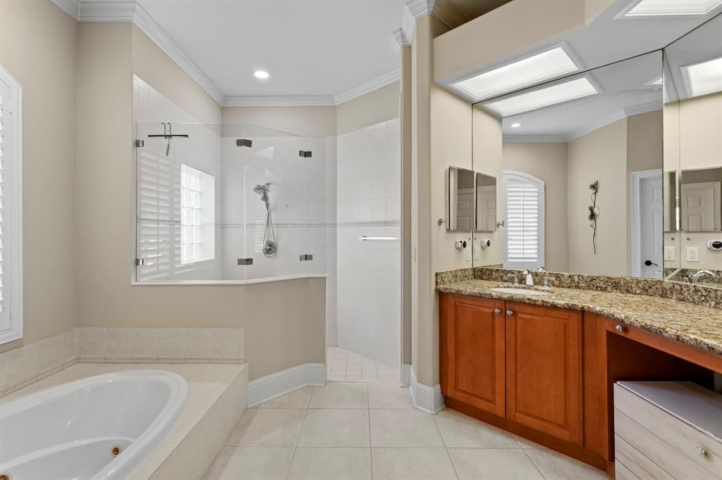 待售: $1,400,000 (5 贝兹, 5 浴室, 4618 平方英尺)