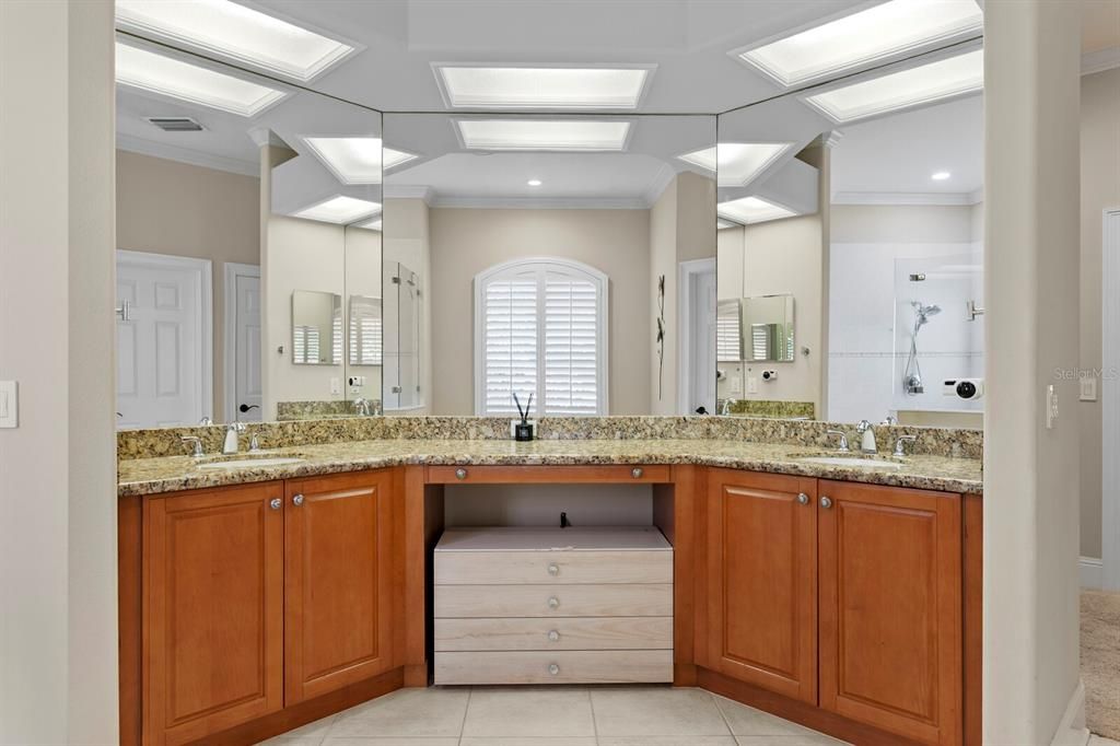 待售: $1,400,000 (5 贝兹, 5 浴室, 4618 平方英尺)