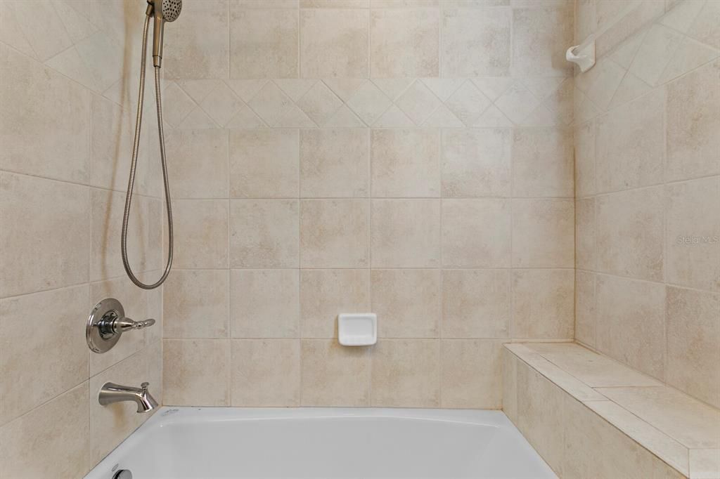 待售: $1,400,000 (5 贝兹, 5 浴室, 4618 平方英尺)