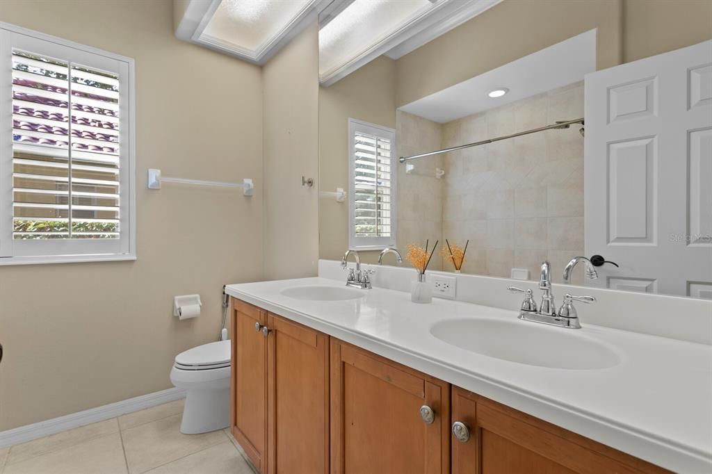 待售: $1,400,000 (5 贝兹, 5 浴室, 4618 平方英尺)