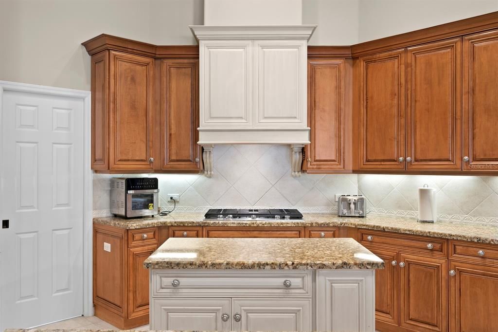 待售: $1,400,000 (5 贝兹, 5 浴室, 4618 平方英尺)