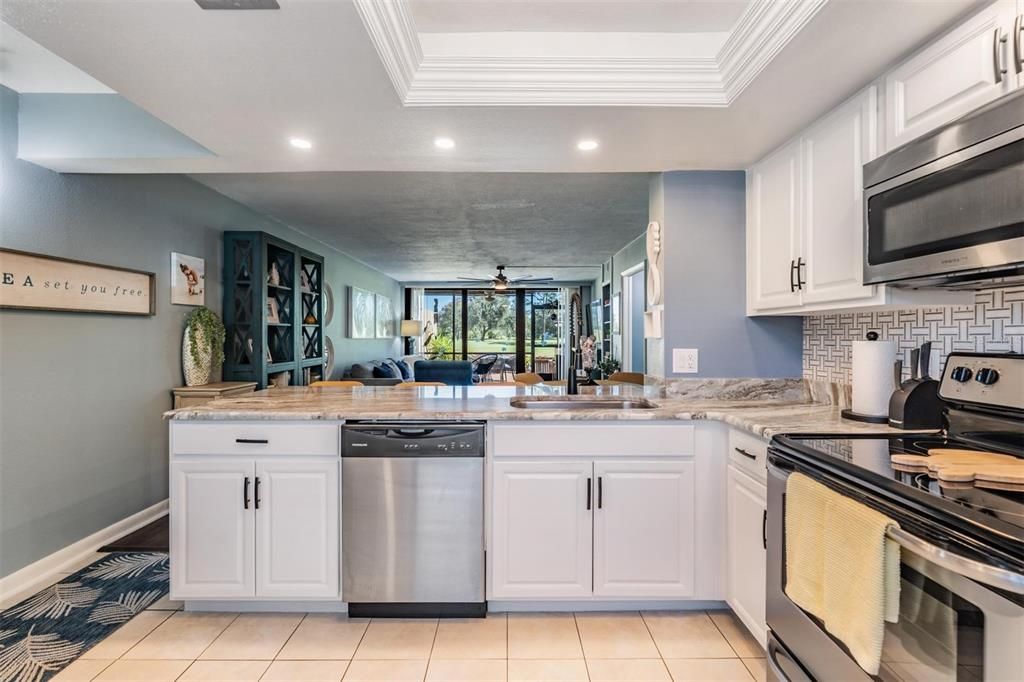 待售: $329,000 (2 贝兹, 2 浴室, 1050 平方英尺)