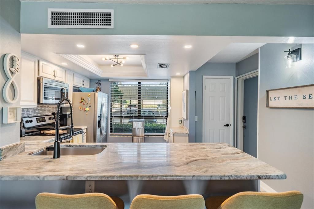 待售: $329,000 (2 贝兹, 2 浴室, 1050 平方英尺)