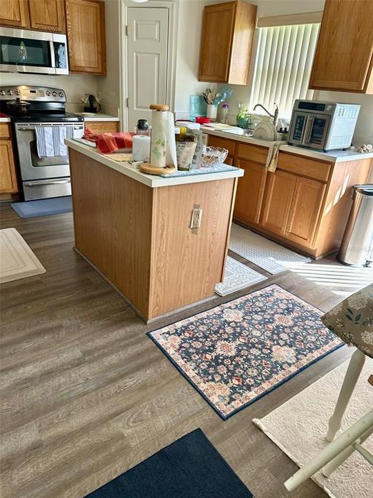 Active With Contract: $399,000 (4 beds, 2 baths, 2208 Square Feet)