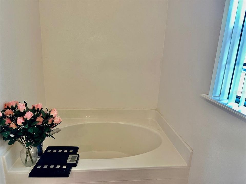 Active With Contract: $399,000 (4 beds, 2 baths, 2208 Square Feet)