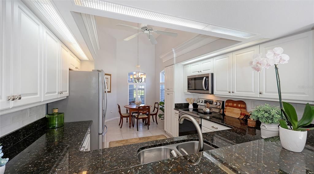 На продажу: $637,000 (2 спален, 2 ванн, 2265 Квадратных фут)