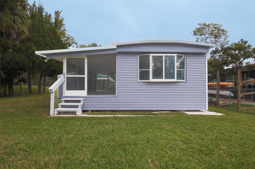 合同活跃: $335,000 (2 贝兹, 1 浴室, 784 平方英尺)