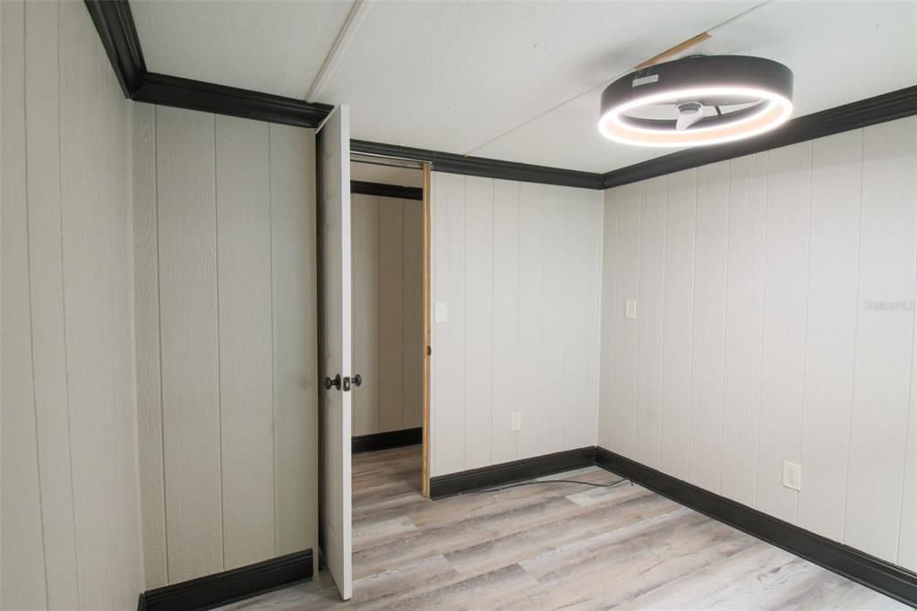 合同活跃: $335,000 (2 贝兹, 1 浴室, 784 平方英尺)