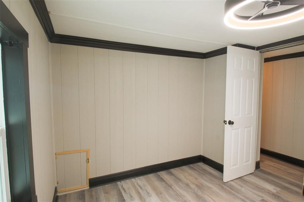 合同活跃: $335,000 (2 贝兹, 1 浴室, 784 平方英尺)