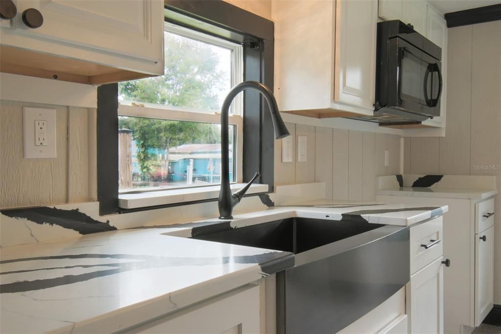 合同活跃: $335,000 (2 贝兹, 1 浴室, 784 平方英尺)