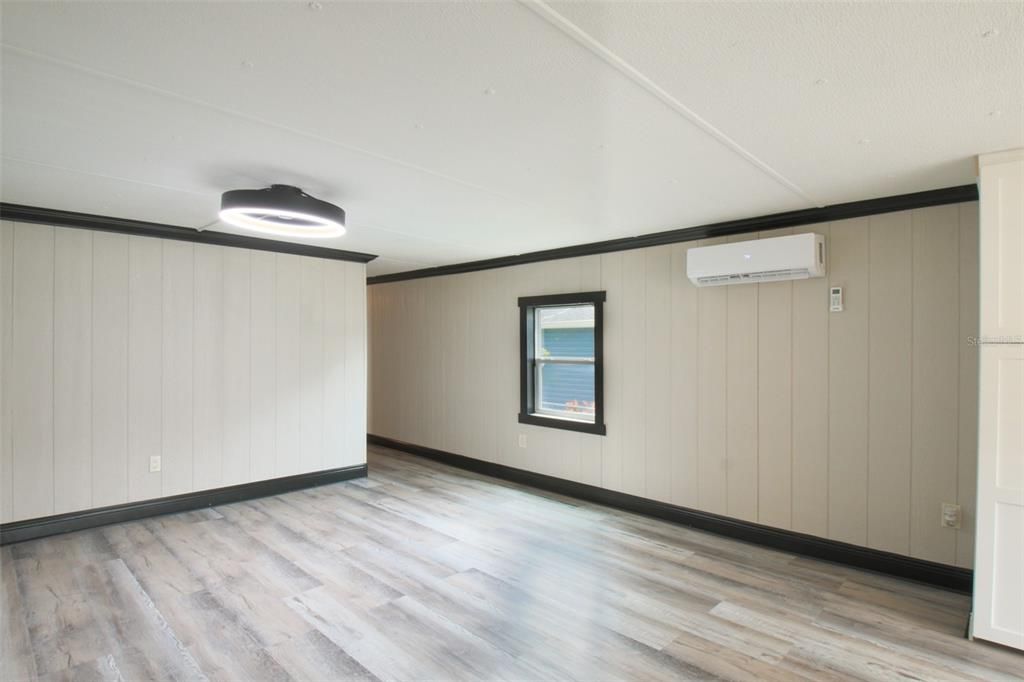 合同活跃: $335,000 (2 贝兹, 1 浴室, 784 平方英尺)