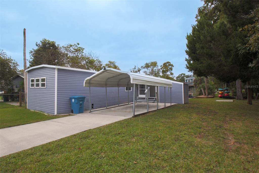 合同活跃: $335,000 (2 贝兹, 1 浴室, 784 平方英尺)