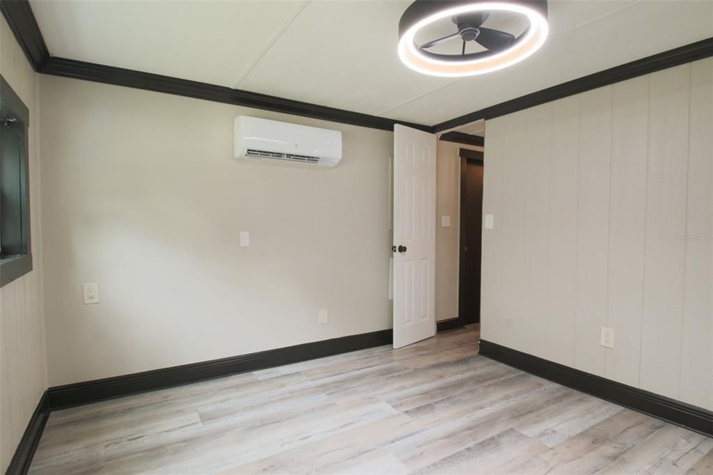 合同活跃: $335,000 (2 贝兹, 1 浴室, 784 平方英尺)