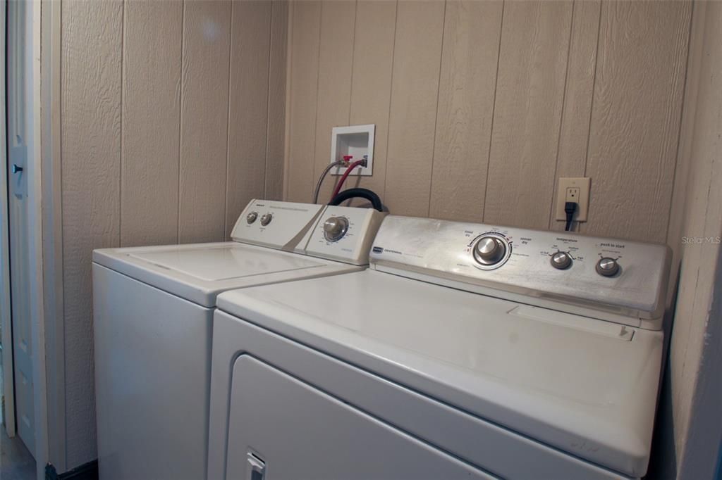 合同活跃: $335,000 (2 贝兹, 1 浴室, 784 平方英尺)