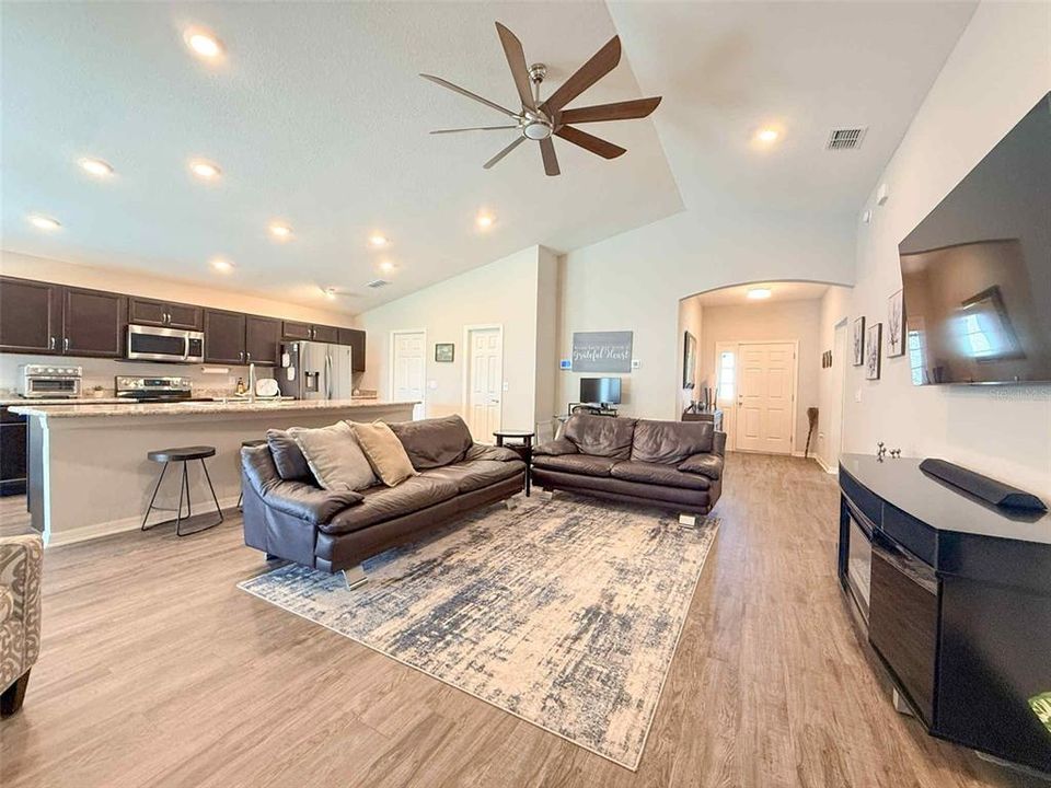 En Venta: $345,000 (4 camas, 2 baños, 1819 Pies cuadrados)