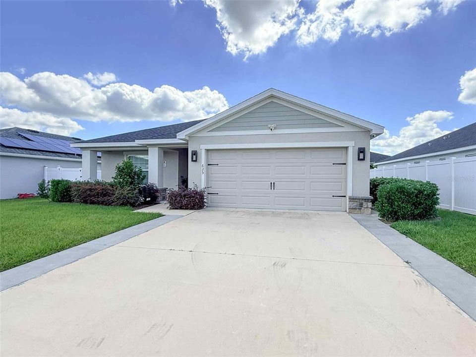 En Venta: $345,000 (4 camas, 2 baños, 1819 Pies cuadrados)