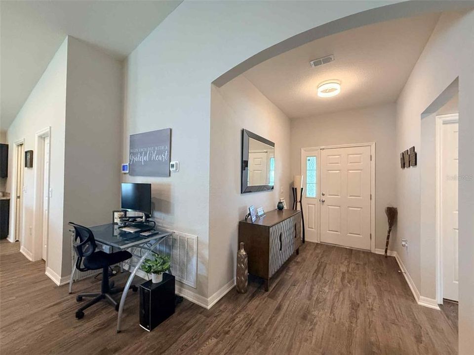 En Venta: $345,000 (4 camas, 2 baños, 1819 Pies cuadrados)