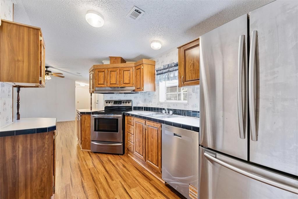 Active With Contract: $149,998 (2 beds, 2 baths, 1056 Square Feet)