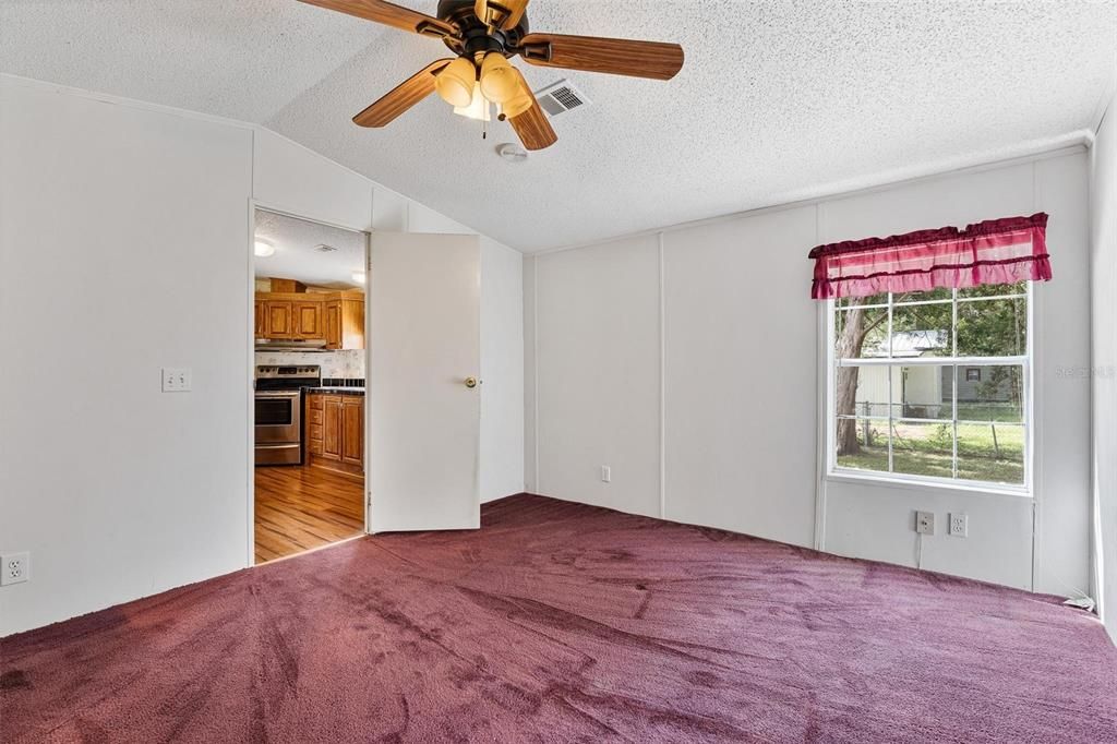 Active With Contract: $149,998 (2 beds, 2 baths, 1056 Square Feet)