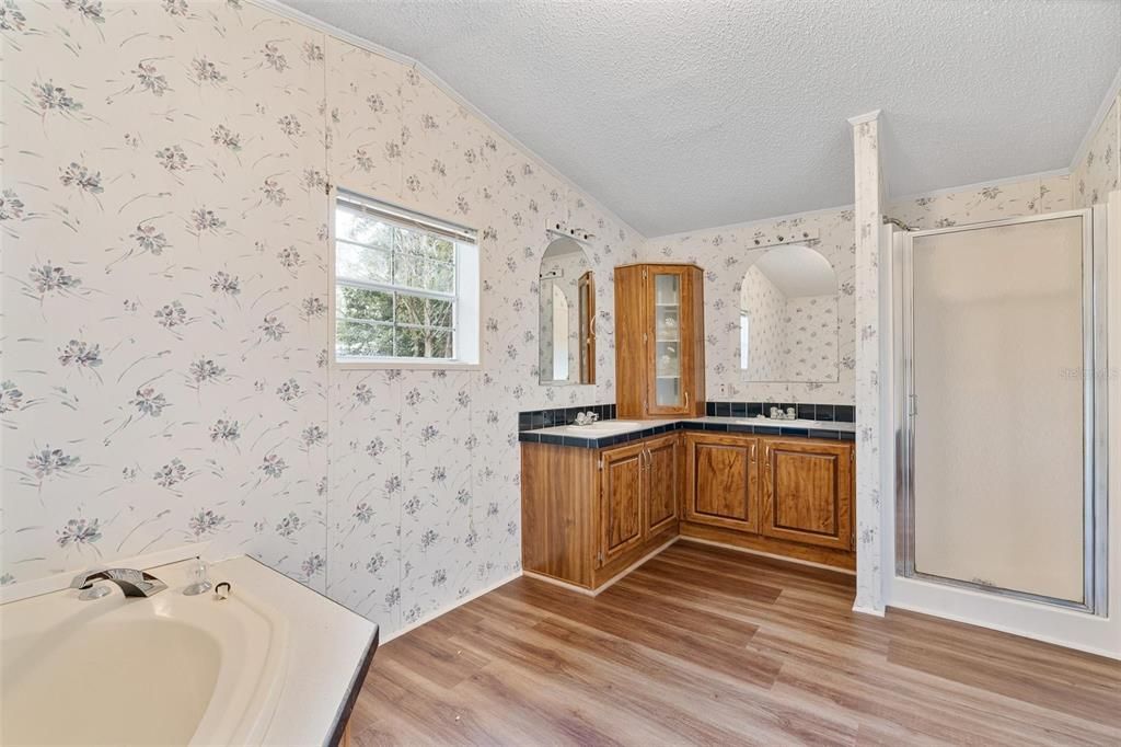 Active With Contract: $149,998 (2 beds, 2 baths, 1056 Square Feet)