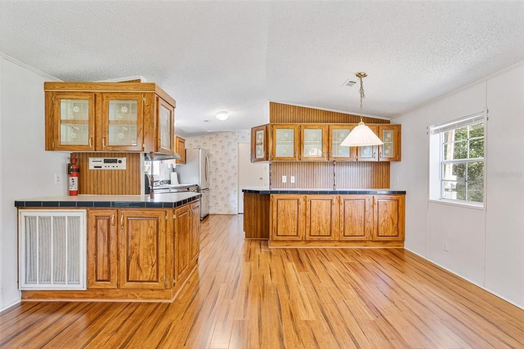 Active With Contract: $149,998 (2 beds, 2 baths, 1056 Square Feet)