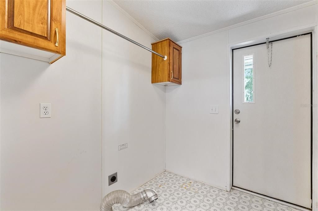 Active With Contract: $149,998 (2 beds, 2 baths, 1056 Square Feet)