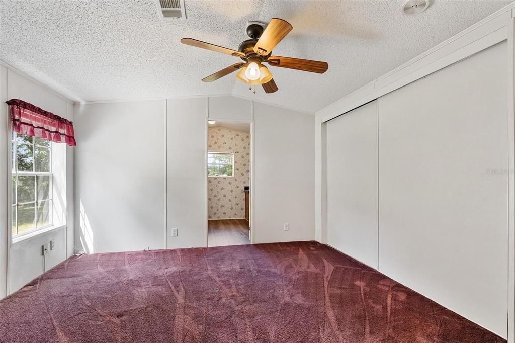 Active With Contract: $149,998 (2 beds, 2 baths, 1056 Square Feet)