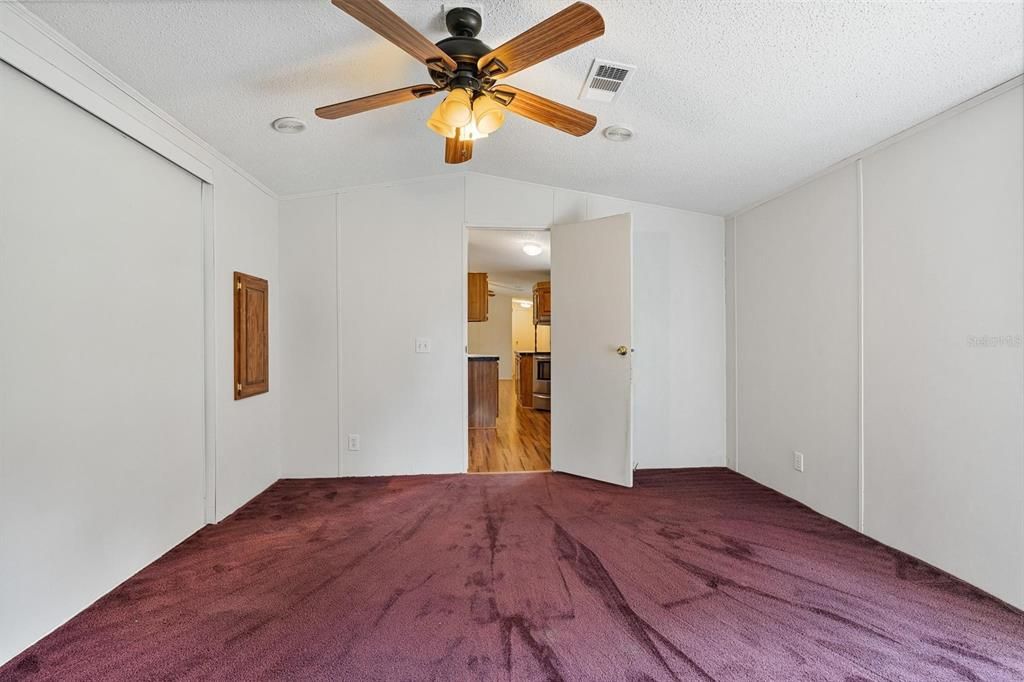 Active With Contract: $149,998 (2 beds, 2 baths, 1056 Square Feet)