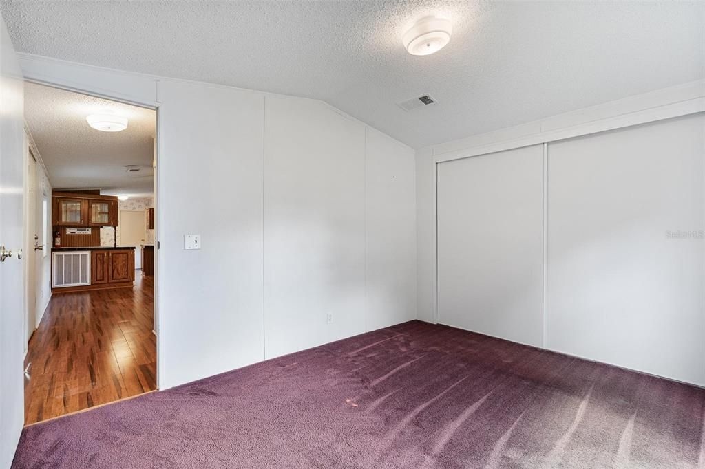 Active With Contract: $149,998 (2 beds, 2 baths, 1056 Square Feet)