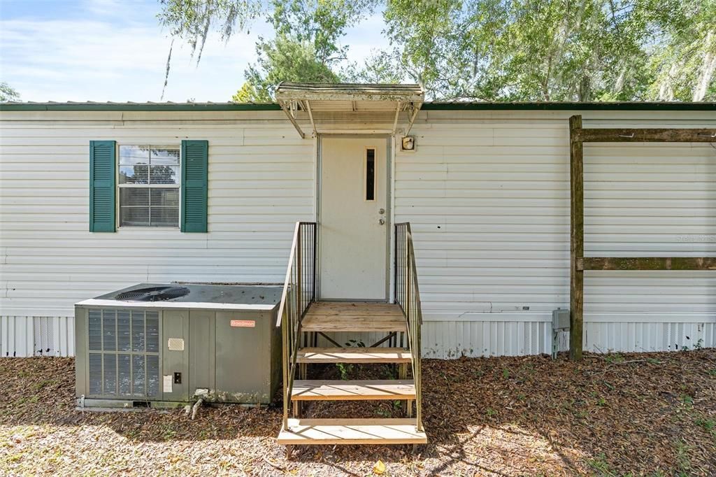 Active With Contract: $149,998 (2 beds, 2 baths, 1056 Square Feet)