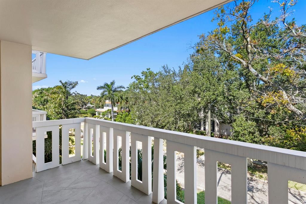 For Rent: $2,500 (1 beds, 1 baths, 750 Square Feet)