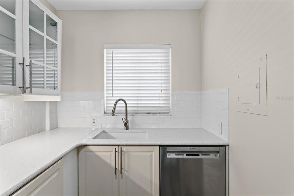 For Rent: $2,500 (1 beds, 1 baths, 750 Square Feet)