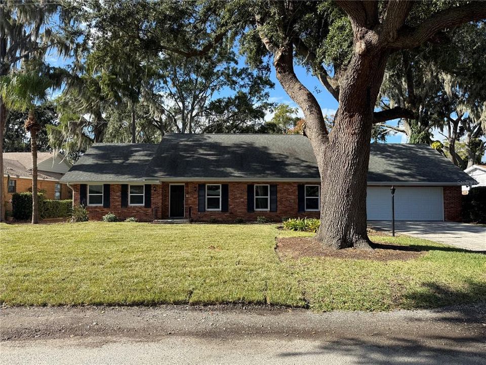 Active With Contract: $3,600 (3 beds, 2 baths, 2189 Square Feet)