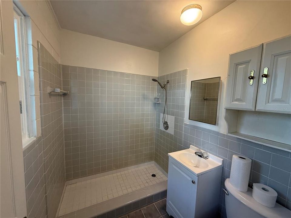 Active With Contract: $3,600 (3 beds, 2 baths, 2189 Square Feet)