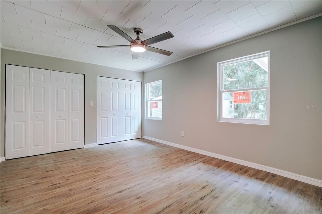 For Sale: $214,900 (2 beds, 1 baths, 846 Square Feet)