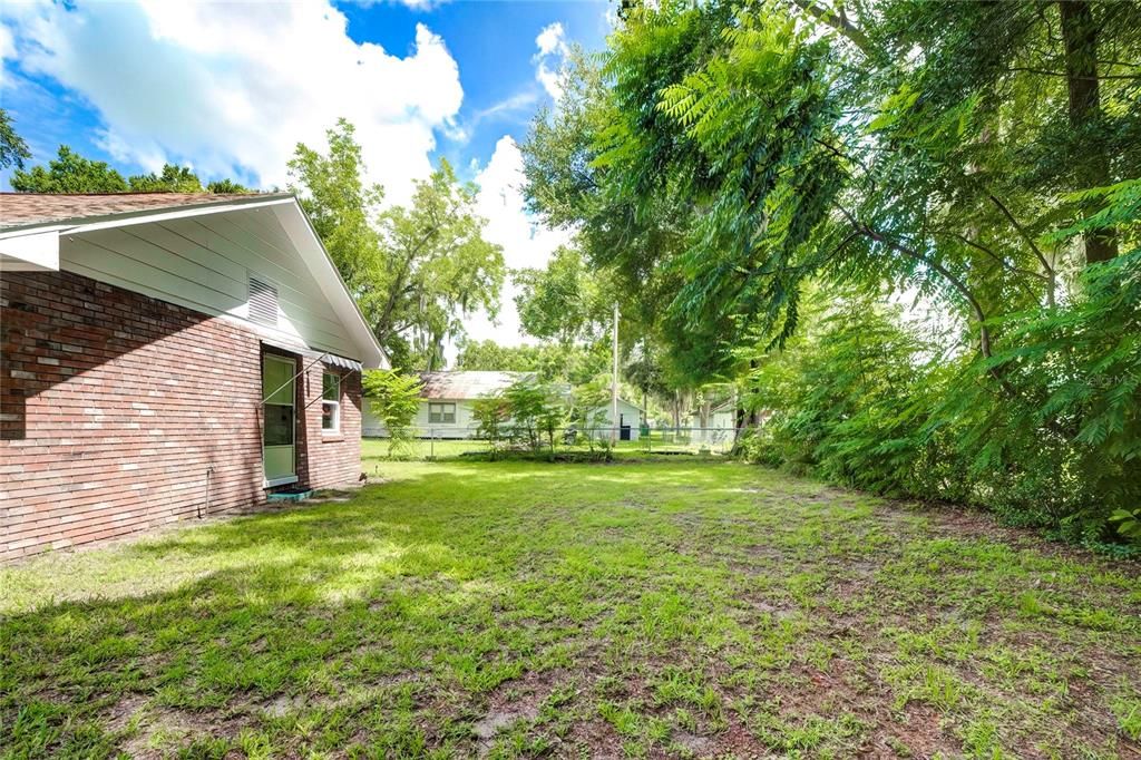 For Sale: $214,900 (2 beds, 1 baths, 846 Square Feet)