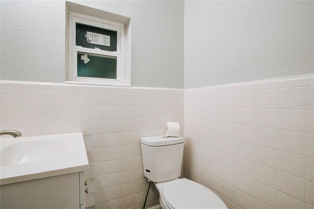 For Sale: $214,900 (2 beds, 1 baths, 846 Square Feet)