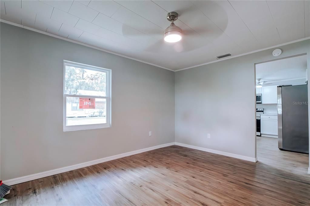 For Sale: $214,900 (2 beds, 1 baths, 846 Square Feet)