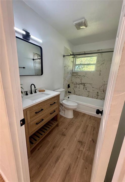 待售: $229,000 (3 贝兹, 1 浴室, 950 平方英尺)