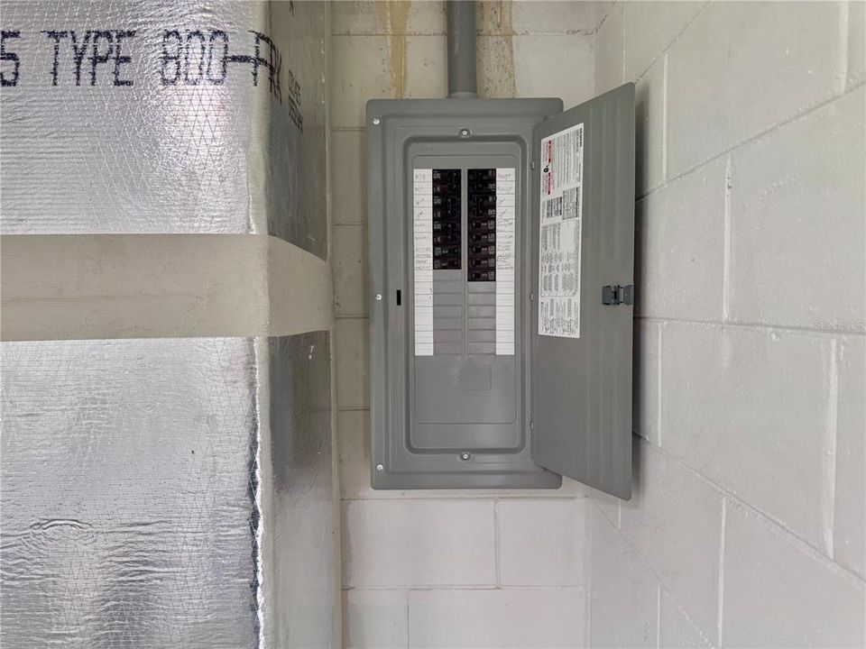 待售: $229,000 (3 贝兹, 1 浴室, 950 平方英尺)