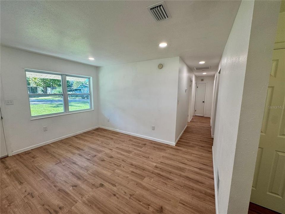 待售: $229,000 (3 贝兹, 1 浴室, 950 平方英尺)