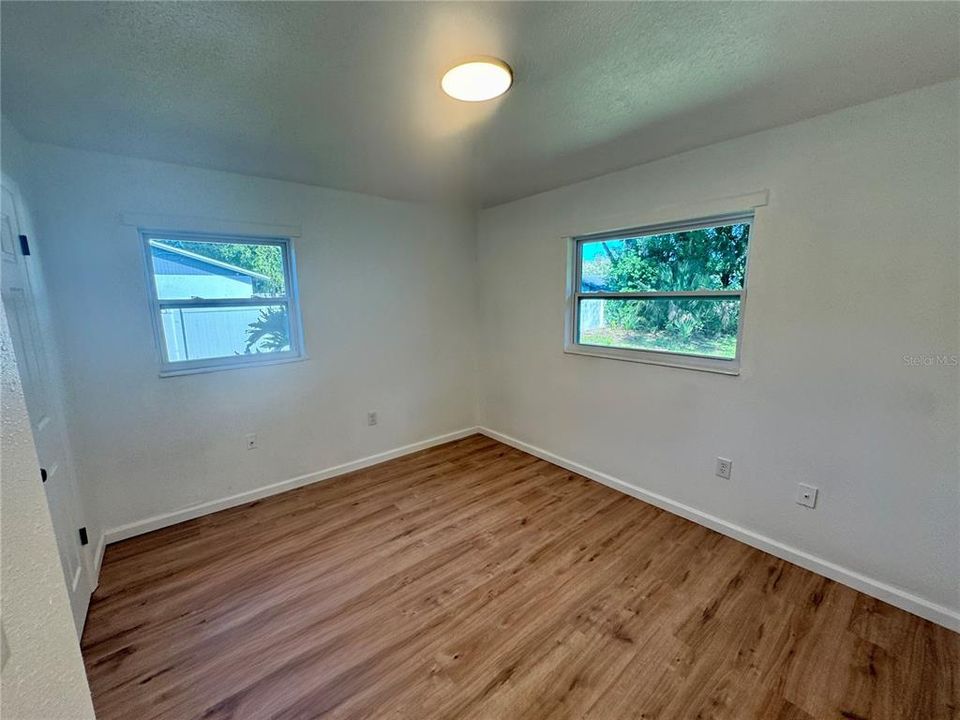 待售: $229,000 (3 贝兹, 1 浴室, 950 平方英尺)