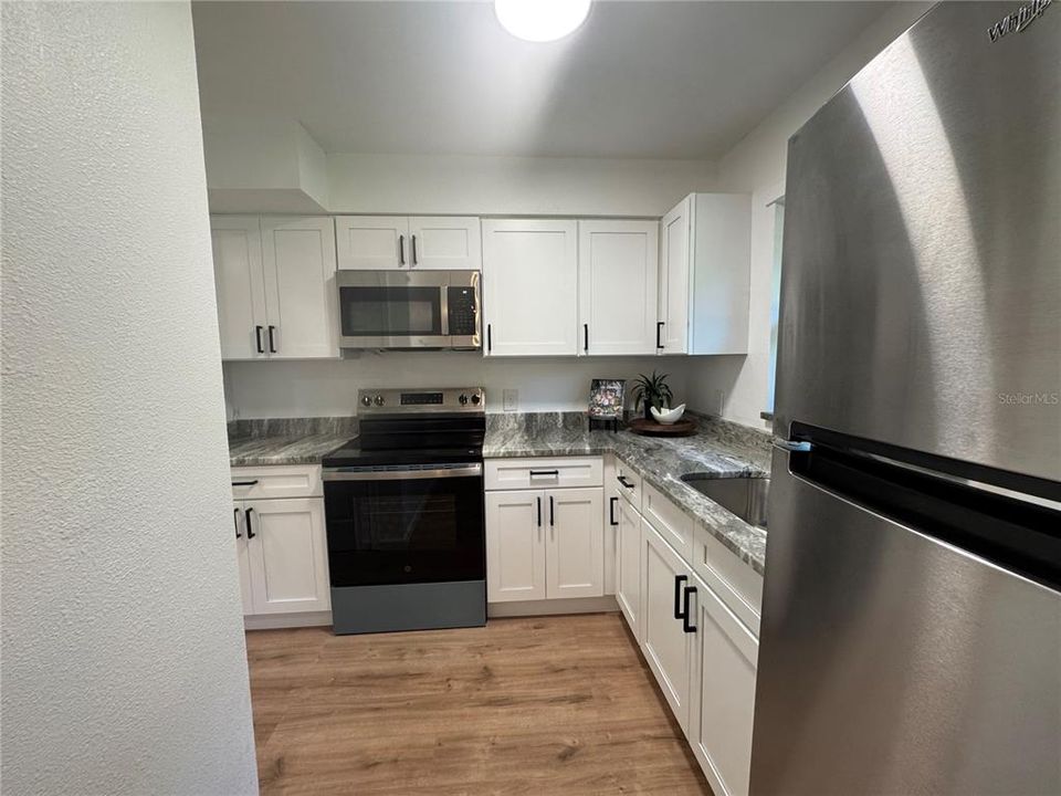 待售: $229,000 (3 贝兹, 1 浴室, 950 平方英尺)