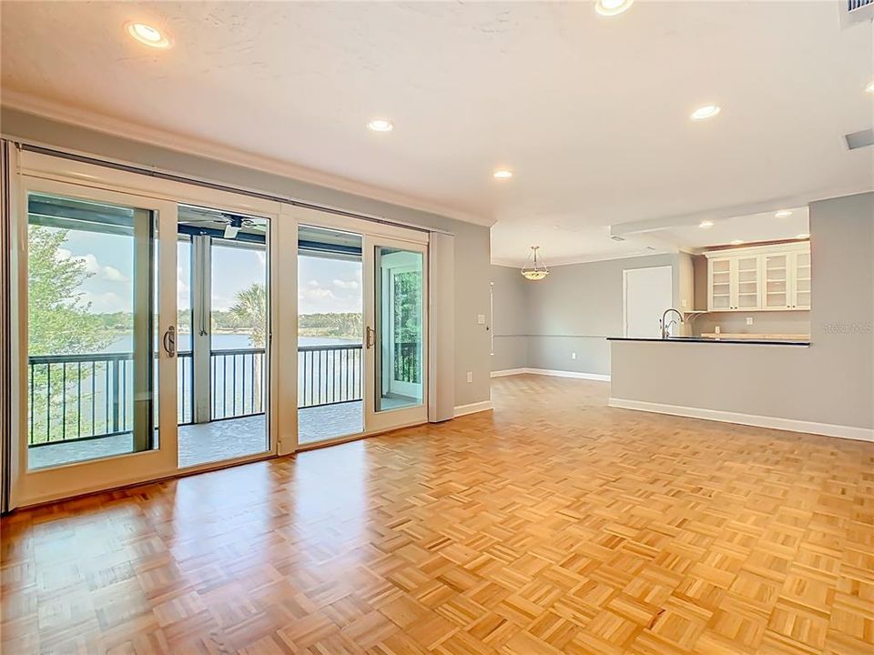 En Venta: $359,900 (2 camas, 2 baños, 1403 Pies cuadrados)